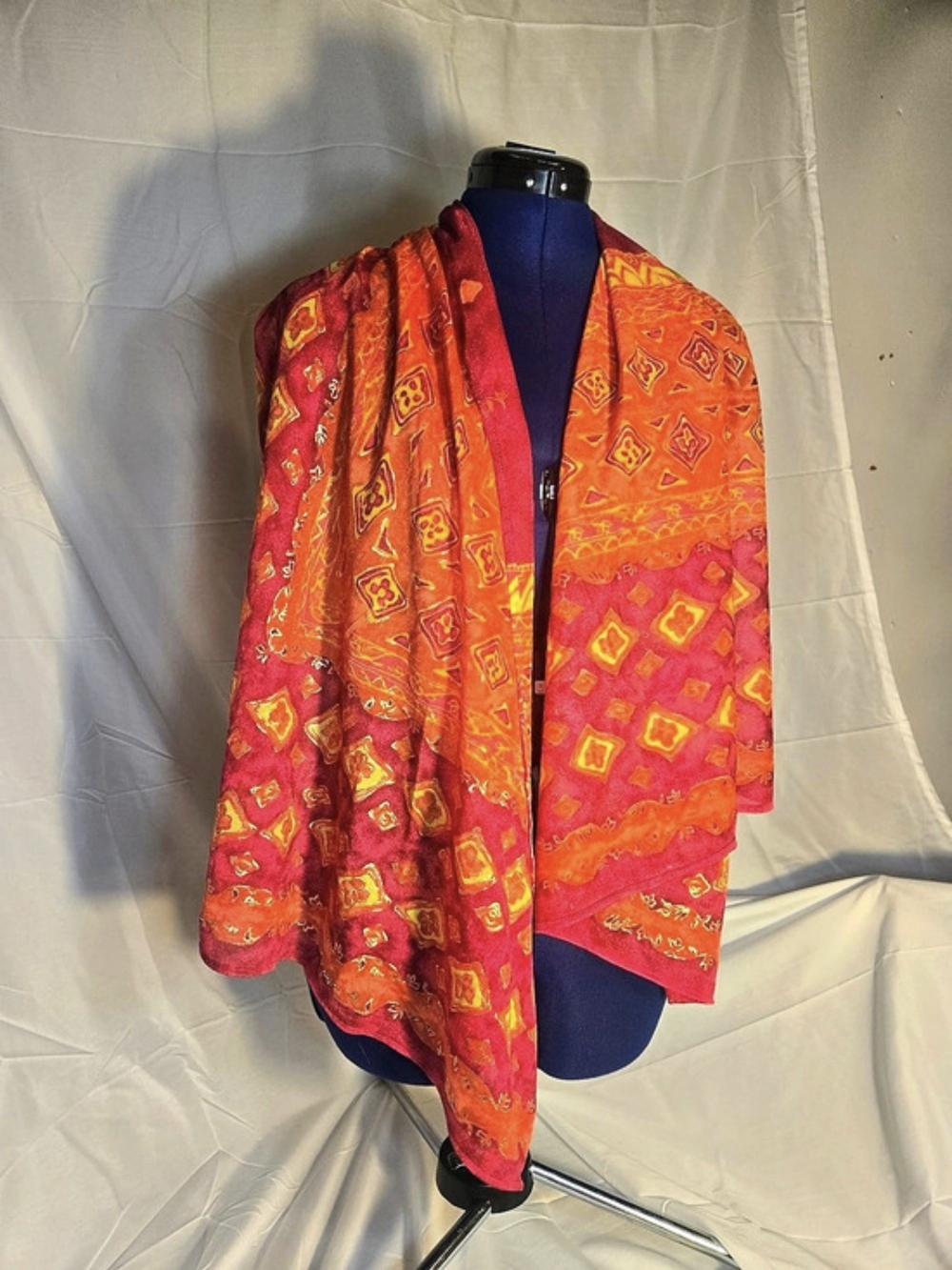 Yara Grinna Red Orange Printed Cape